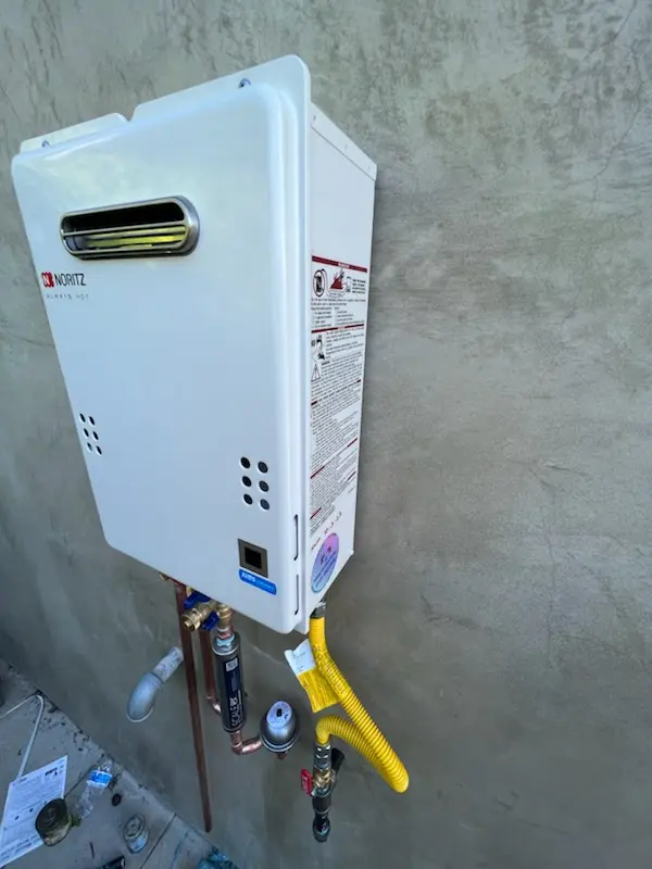 Tankless water heater installation for Central Signal Hill homes